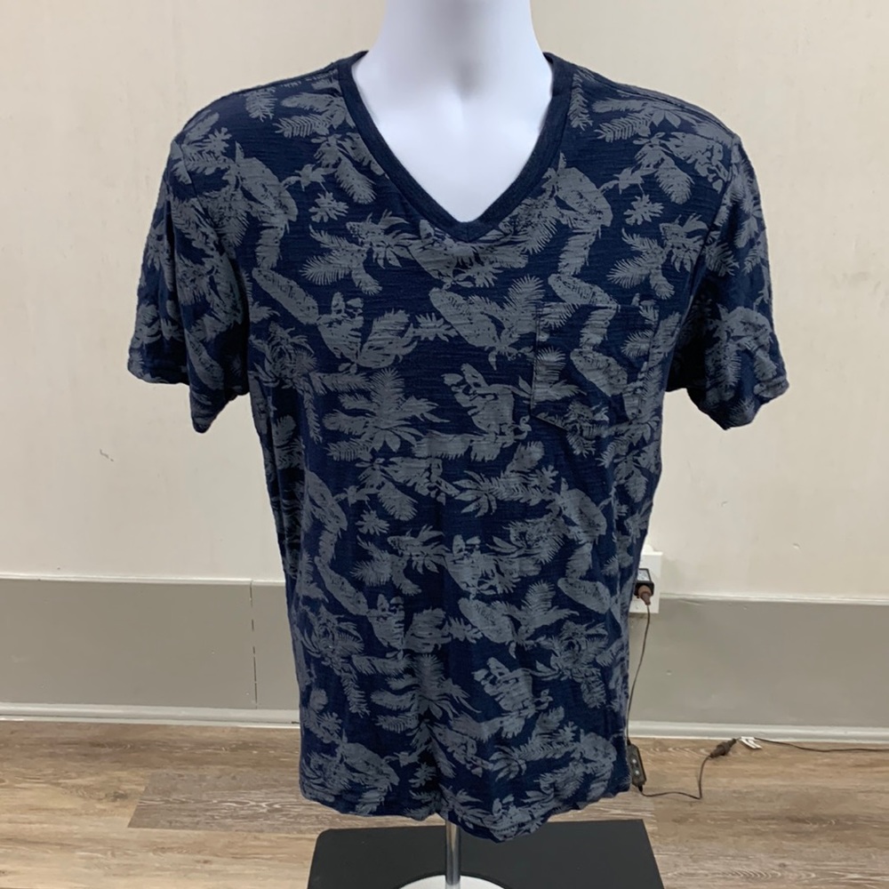 Vintage v-neck pocket T-shirt 😎